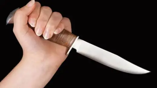 تفسير التهديد بالسكين في المنام لابن سيرين وكبار العلماء