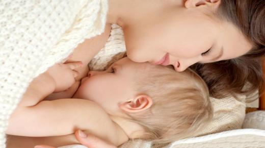 تفسير حلم خروج الحليب من الثدي والرضاعة في المنام لابن سيرين