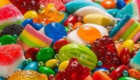 رمز الحلوى في المنام للعزباء