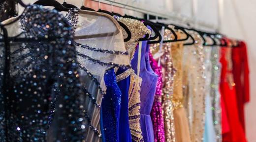 Tolkning av en dröm om en klänningsbutik för ensamstående kvinnor av Ibn Sirin