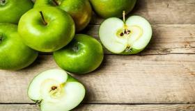 Дознајте за толкувањето на сонот на Ибн Сирин за зелените јаболка